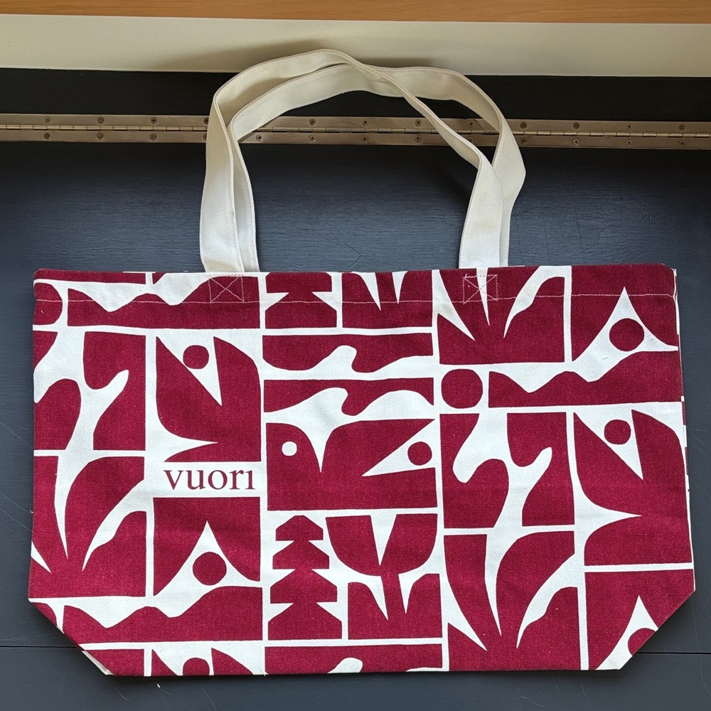 Vuori NWT Holiday Tote ‘25